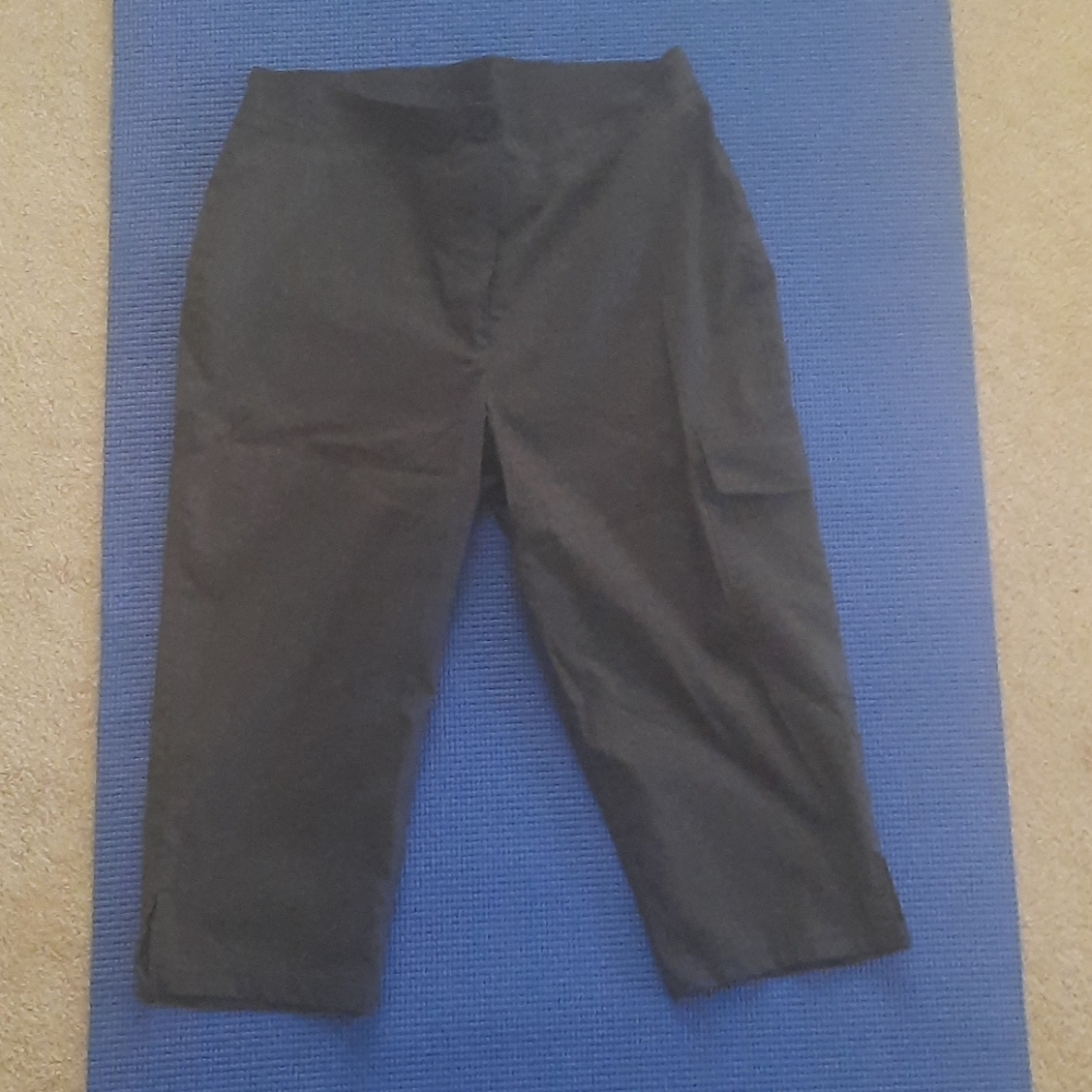 Grey capris